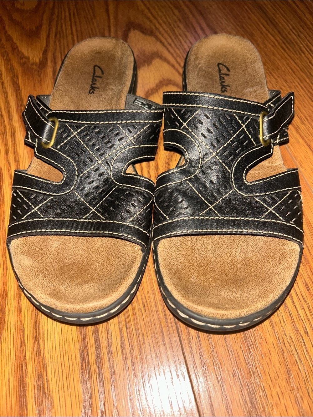 Clarks Leisa Sugar Bendables Comfort Brass Buckle Contrast Stitch Slides Size 7
